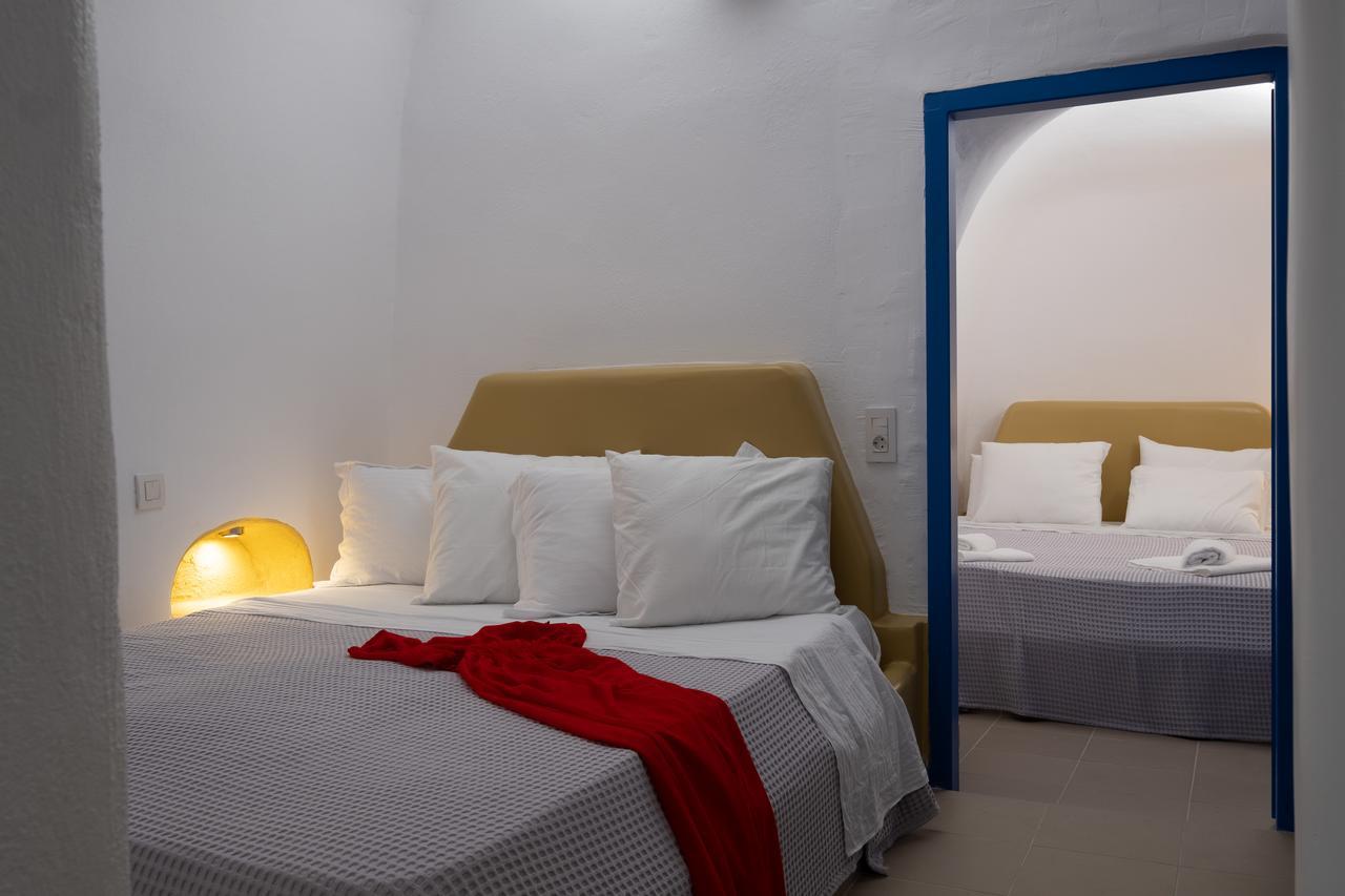 Ambience Cave Oía