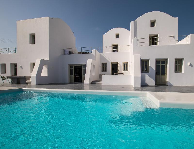Cape 9 & Akrotiri (Santorini)