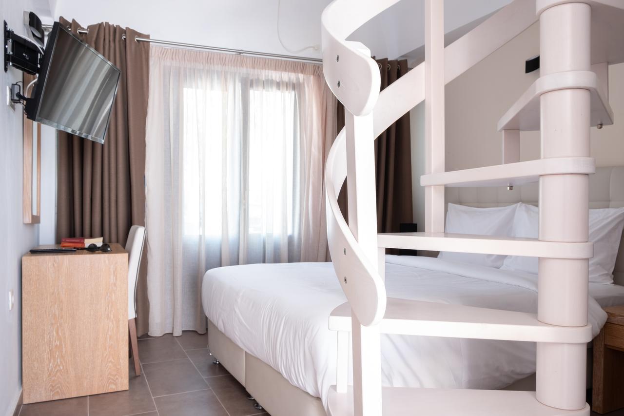 Aparthotel Tristhenia Perissa (Santorini)