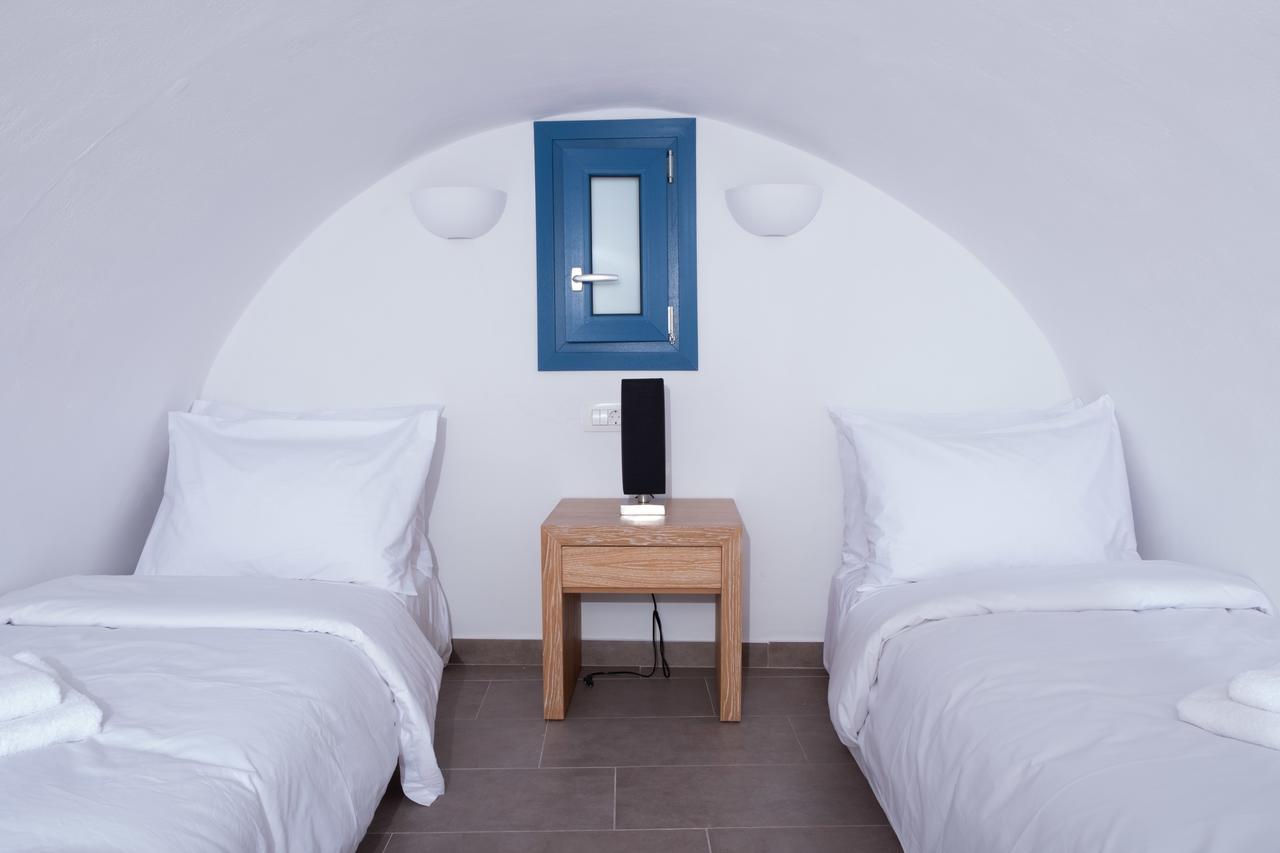 Tristhenia 3* Perissa (Santorini)