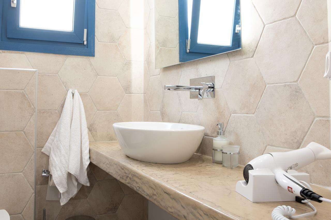 Tristhenia Aparthotel Perissa (Santorini)