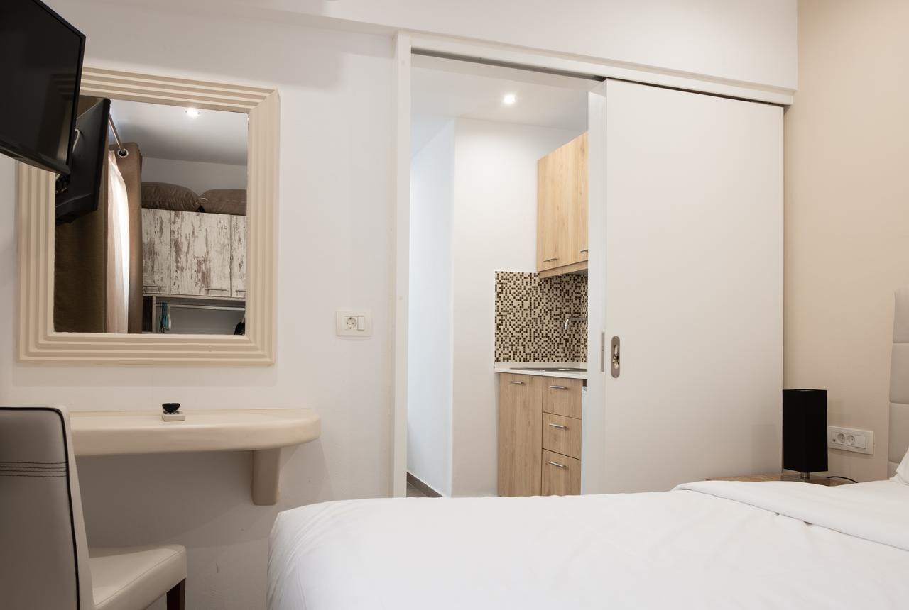 Tristhenia Aparthotel Perissa (Santorini)