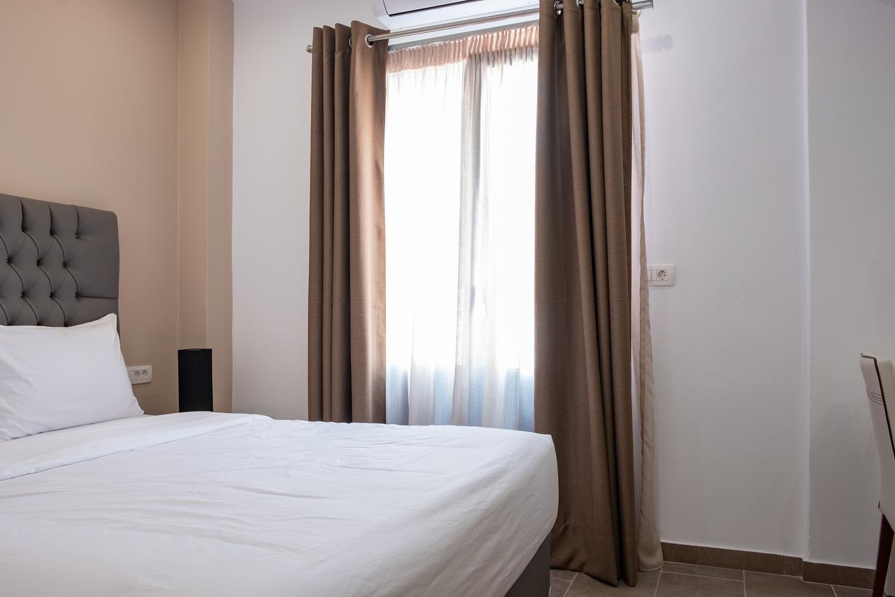 Tristhenia 3* Perissa (Santorini)