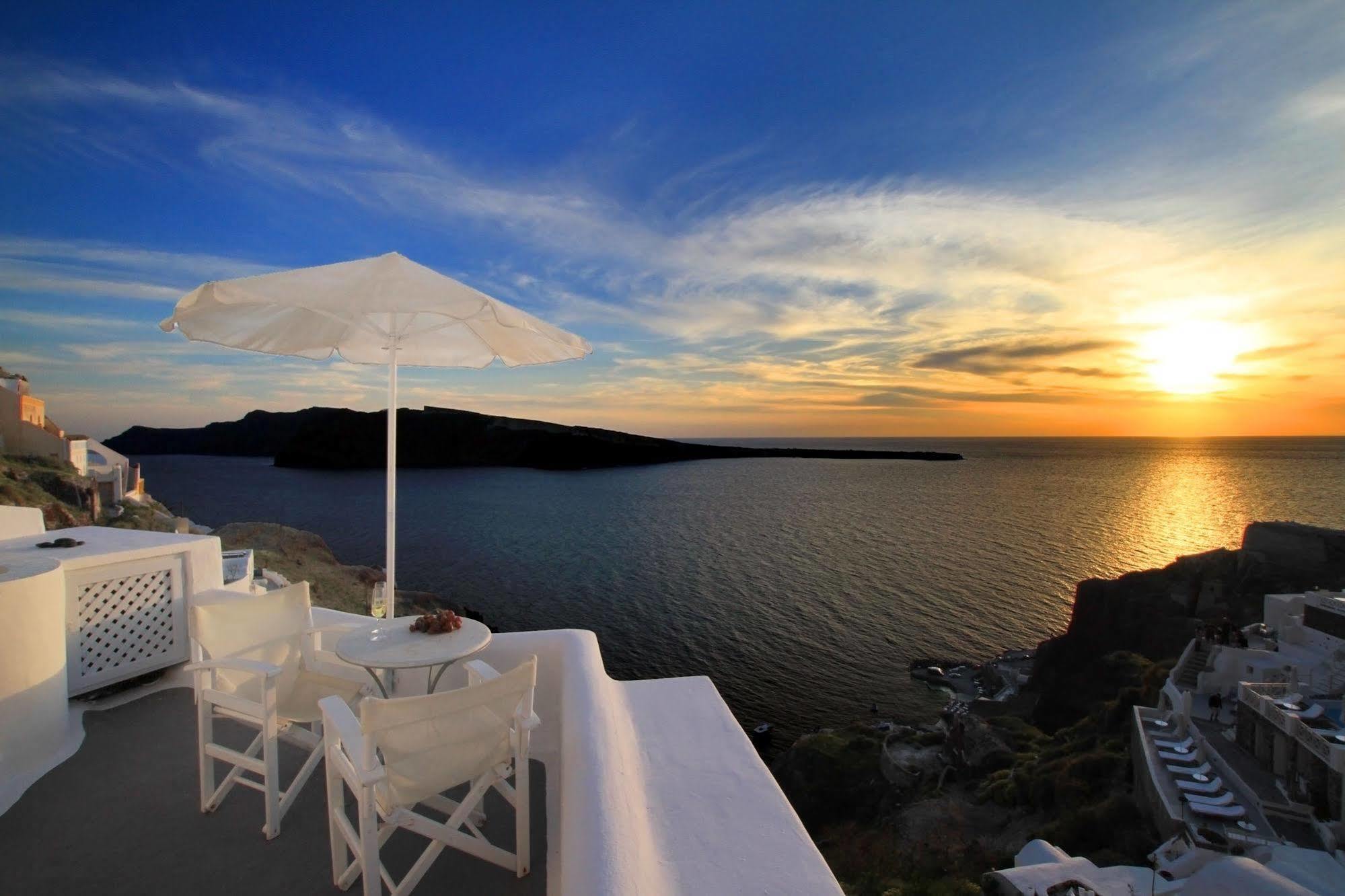 Finesse Oia (Santorini)
