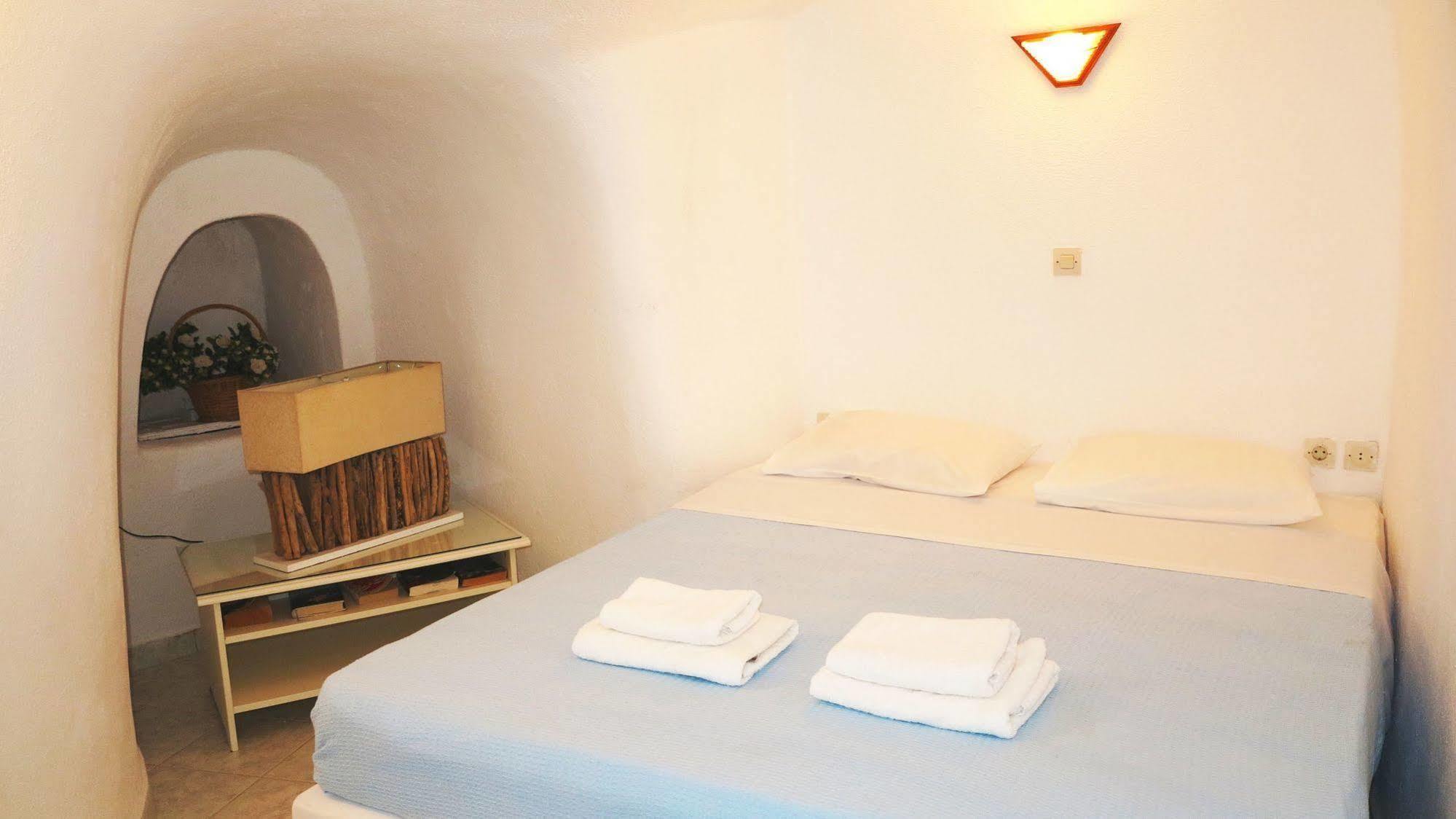 Finesse Oia (Santorini)
