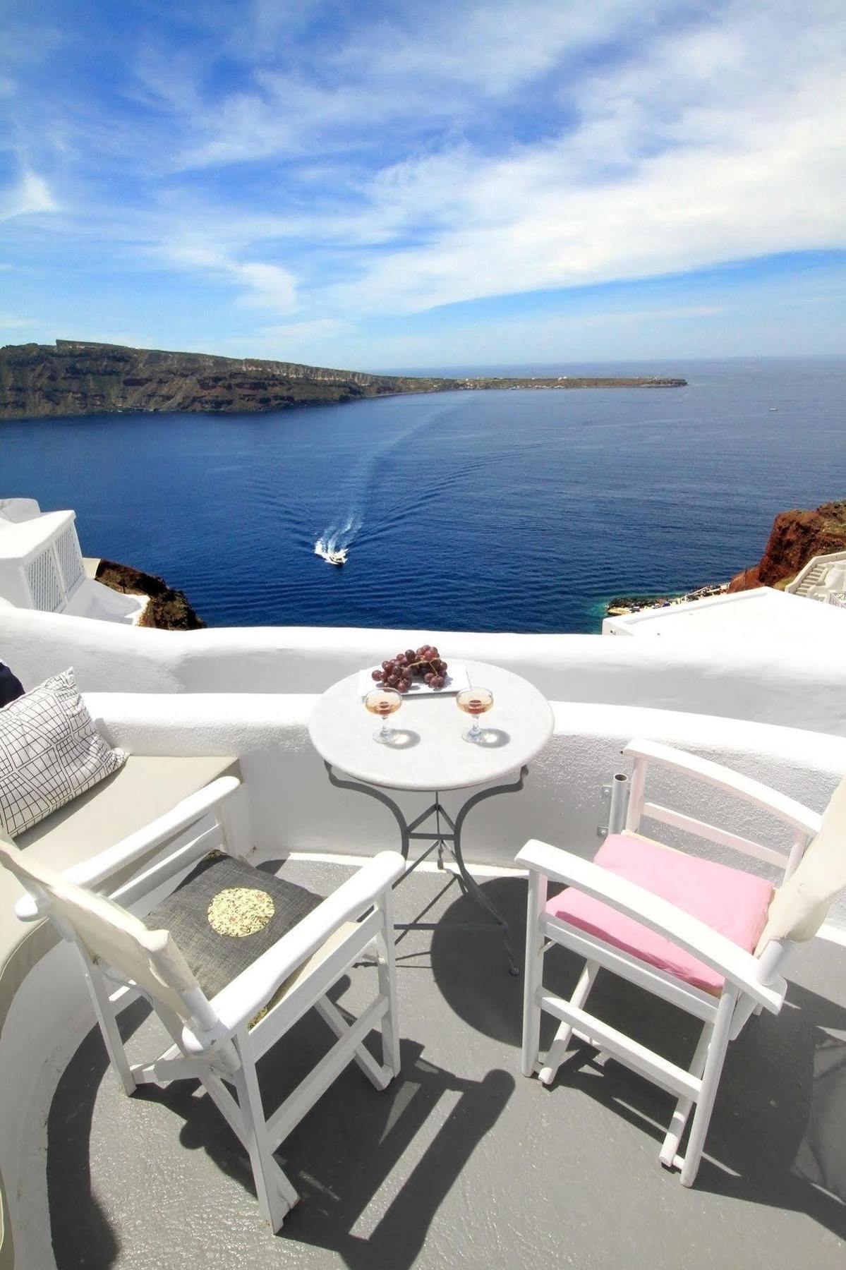 Finesse Aparthotel Oia (Santorini)