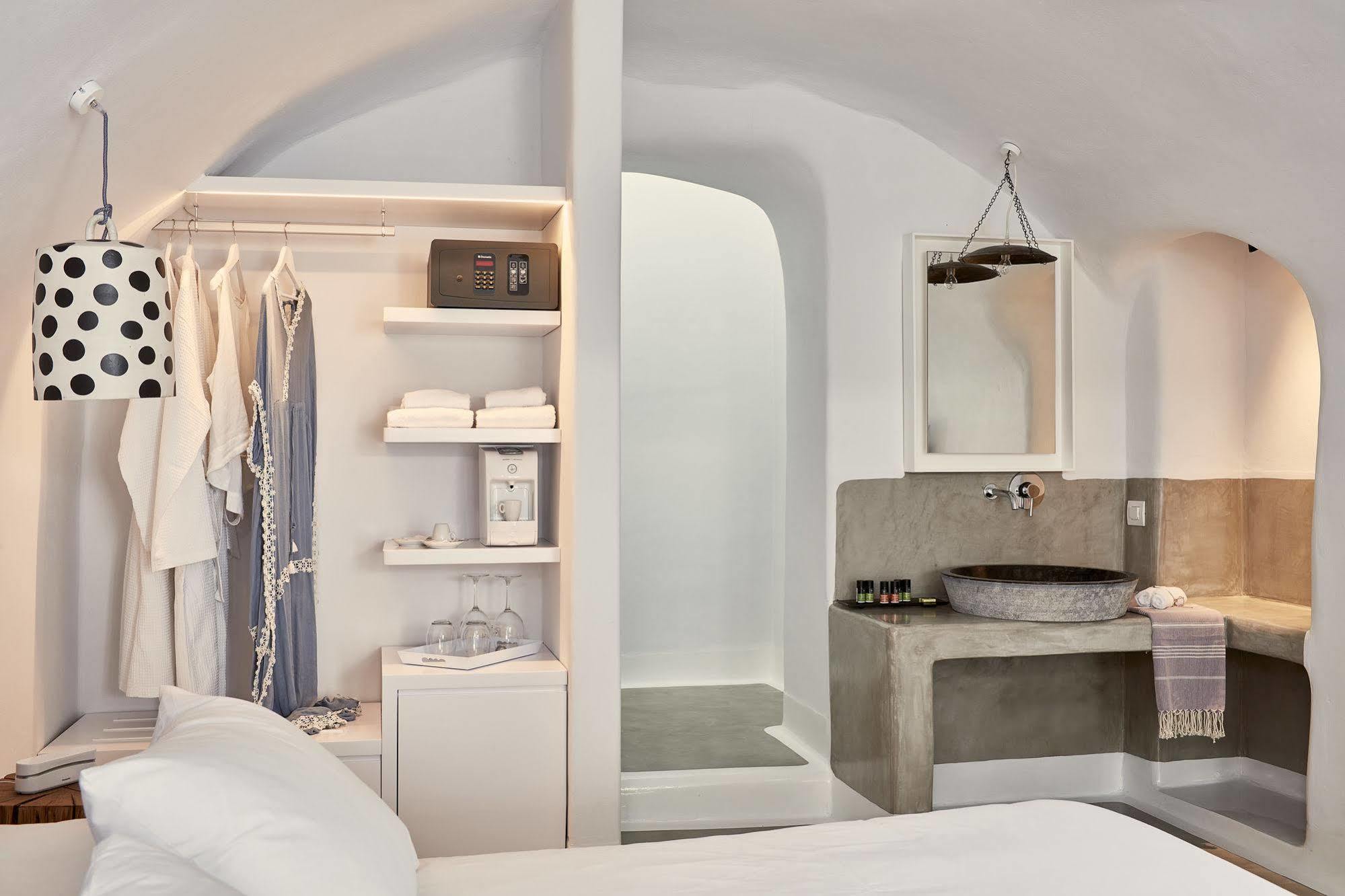 Anemos Lounge 4* Perissa (Santorini)