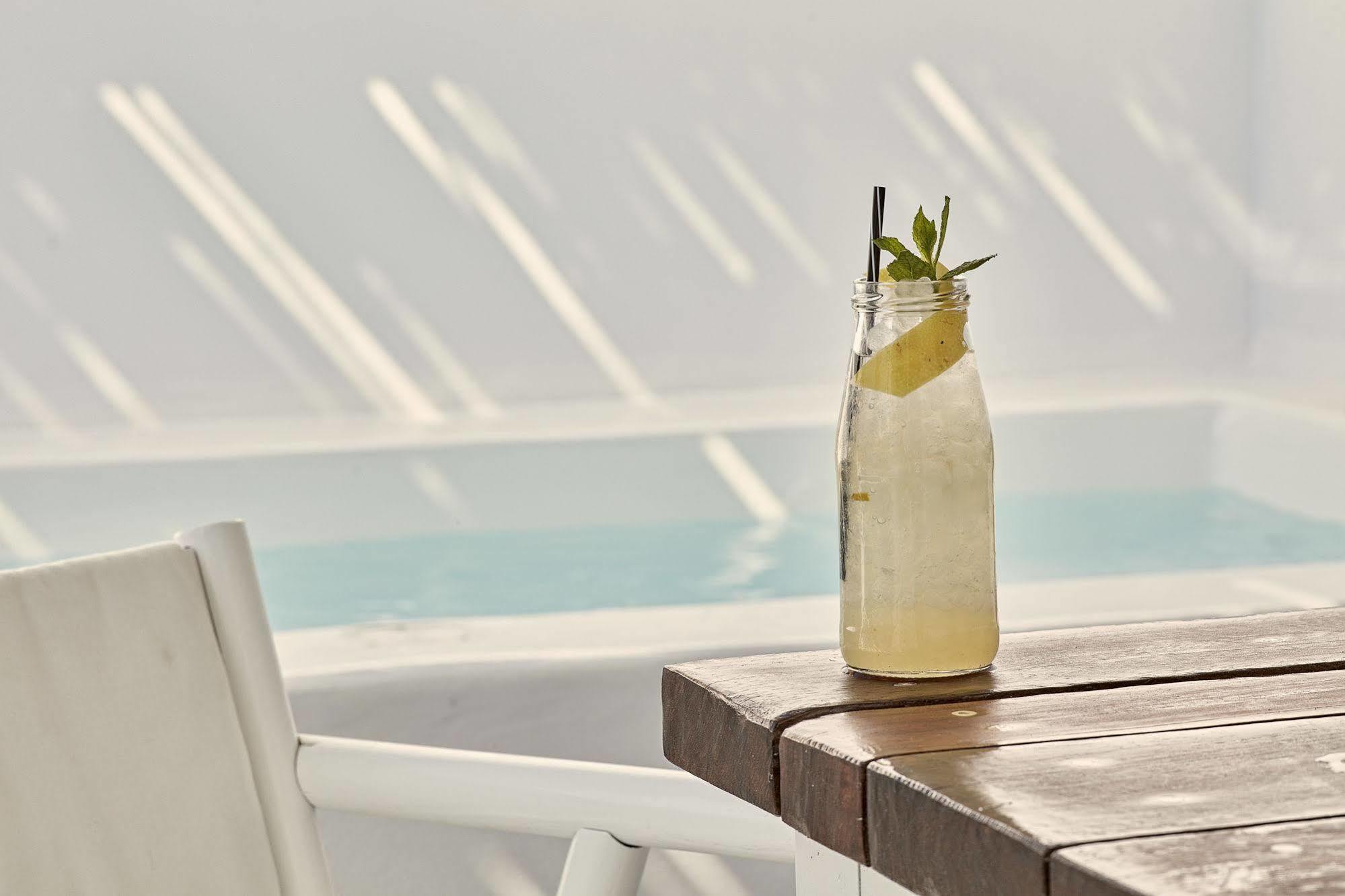 Anemos Lounge Perissa (Santorini)