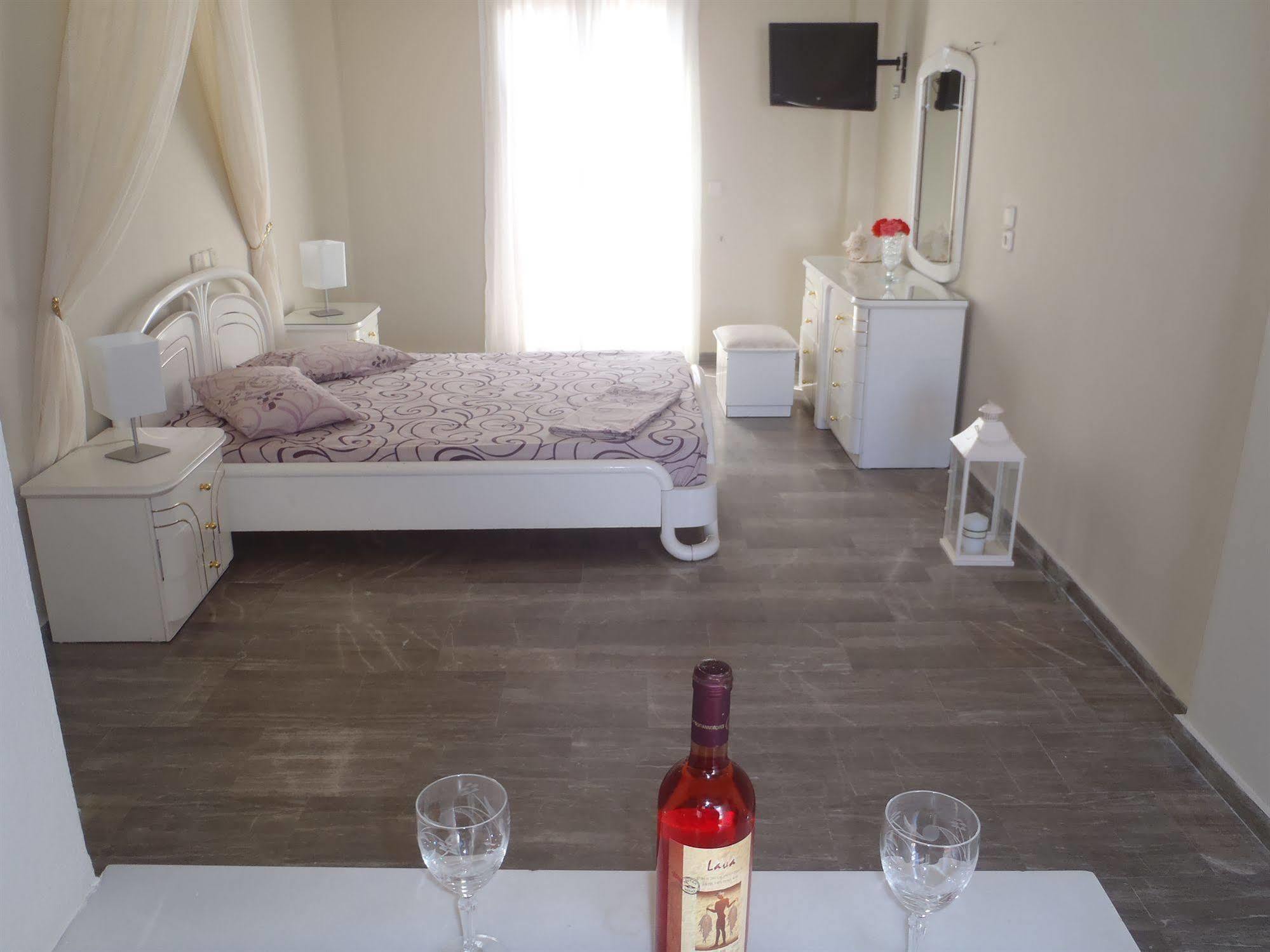 Argiris Kamari (Santorini)
