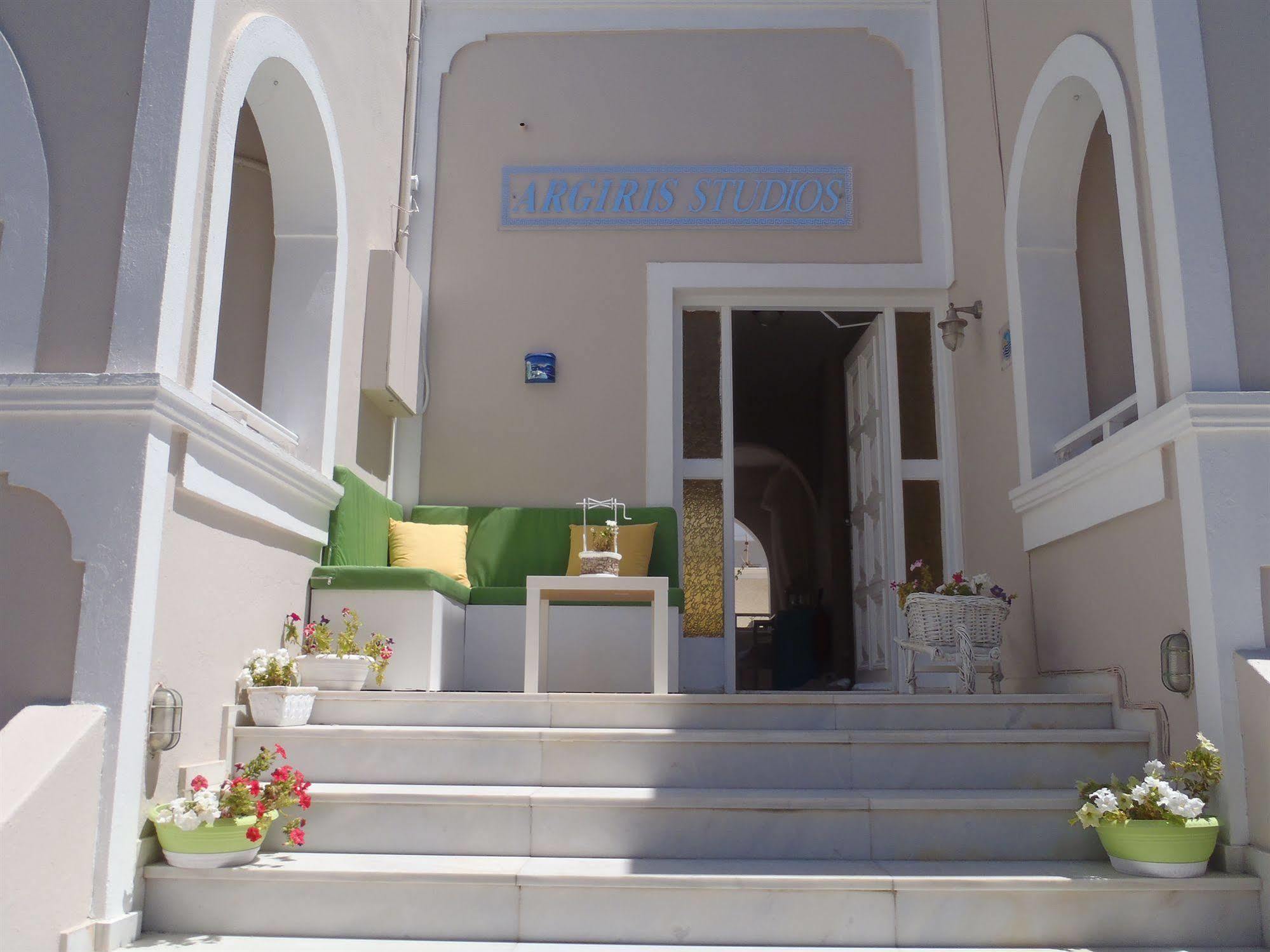 Apartment Argiris Kamari (Santorini)
