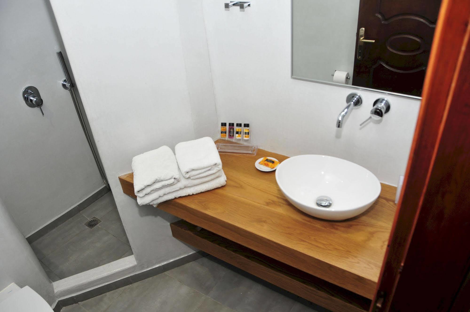 Anessis 3* Fira (Santorini)