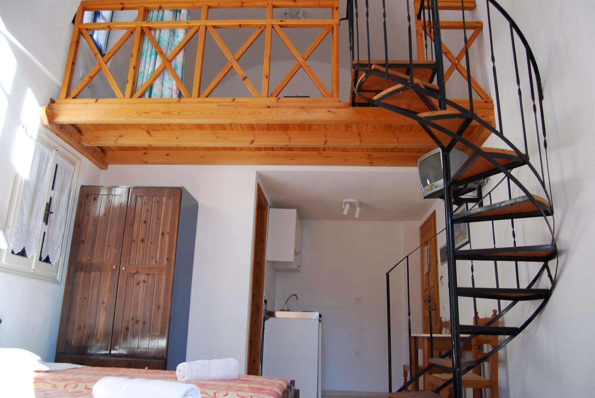 Aparthotel Aretousa