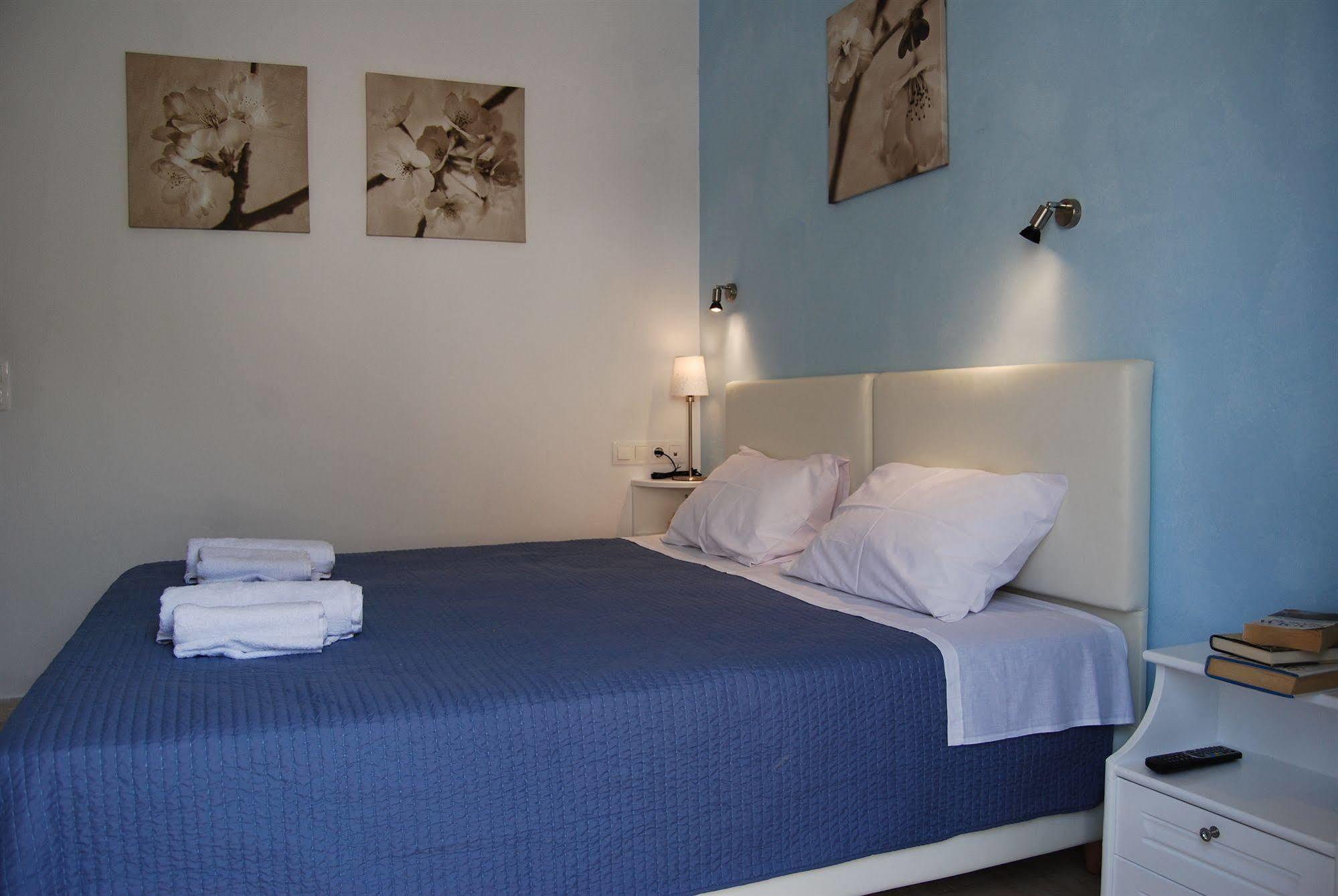 Aretousa Aparthotel Perissa (Santorini)
