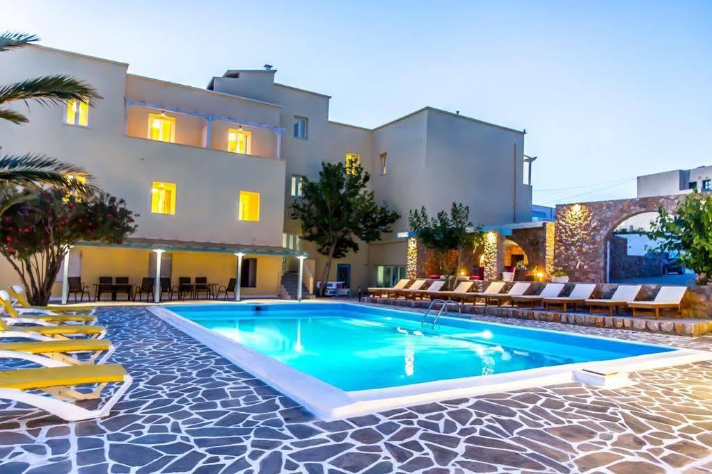Hotel Zorbas Santorini 3*