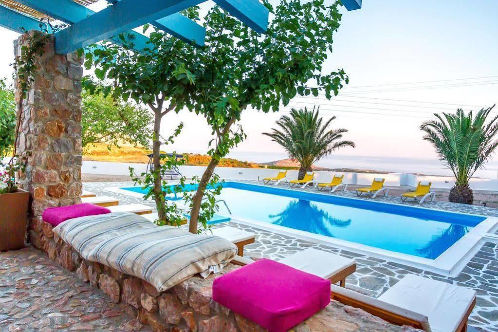 Zorbas Santorini 3*