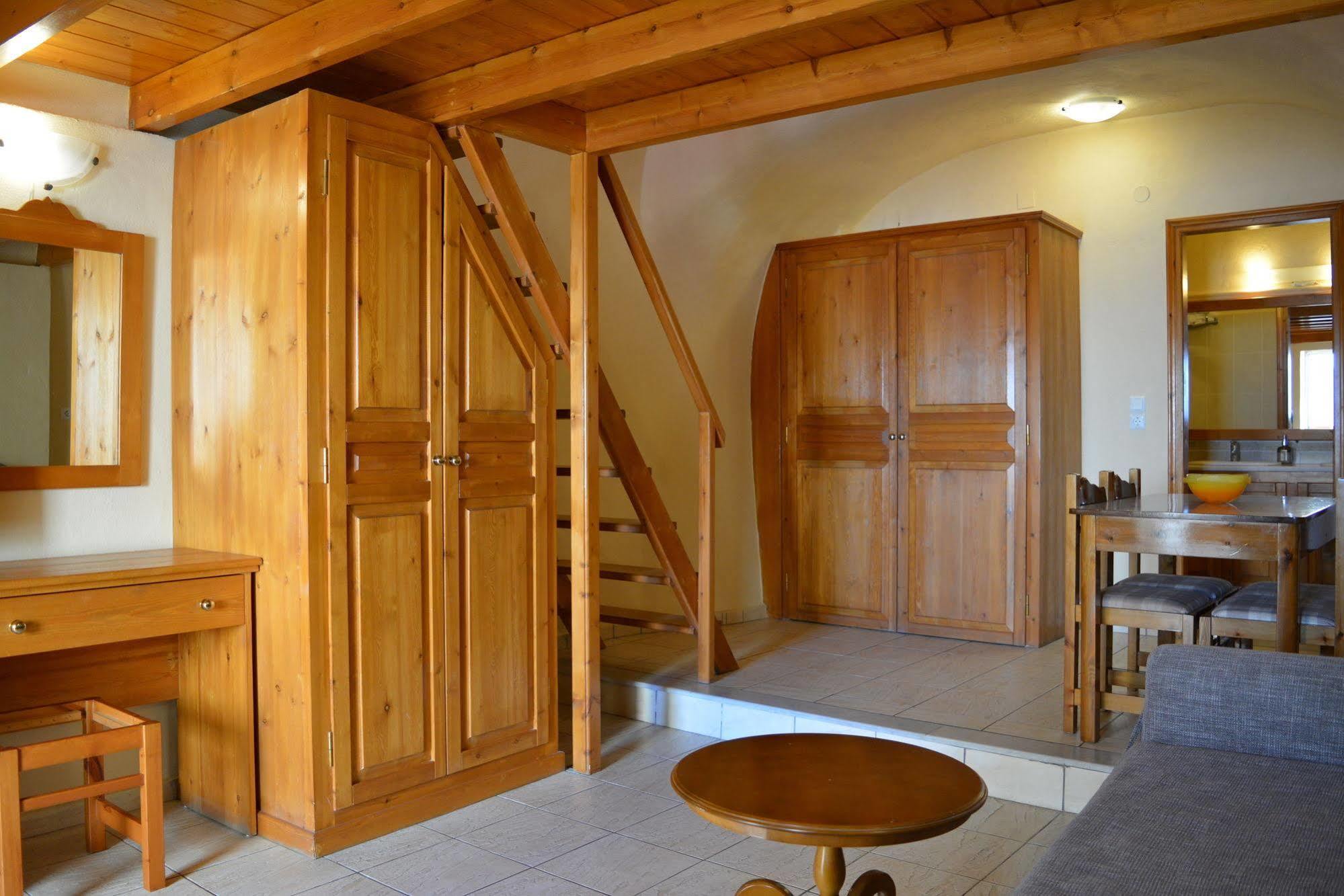 Aparthotel Anemomilos 2*