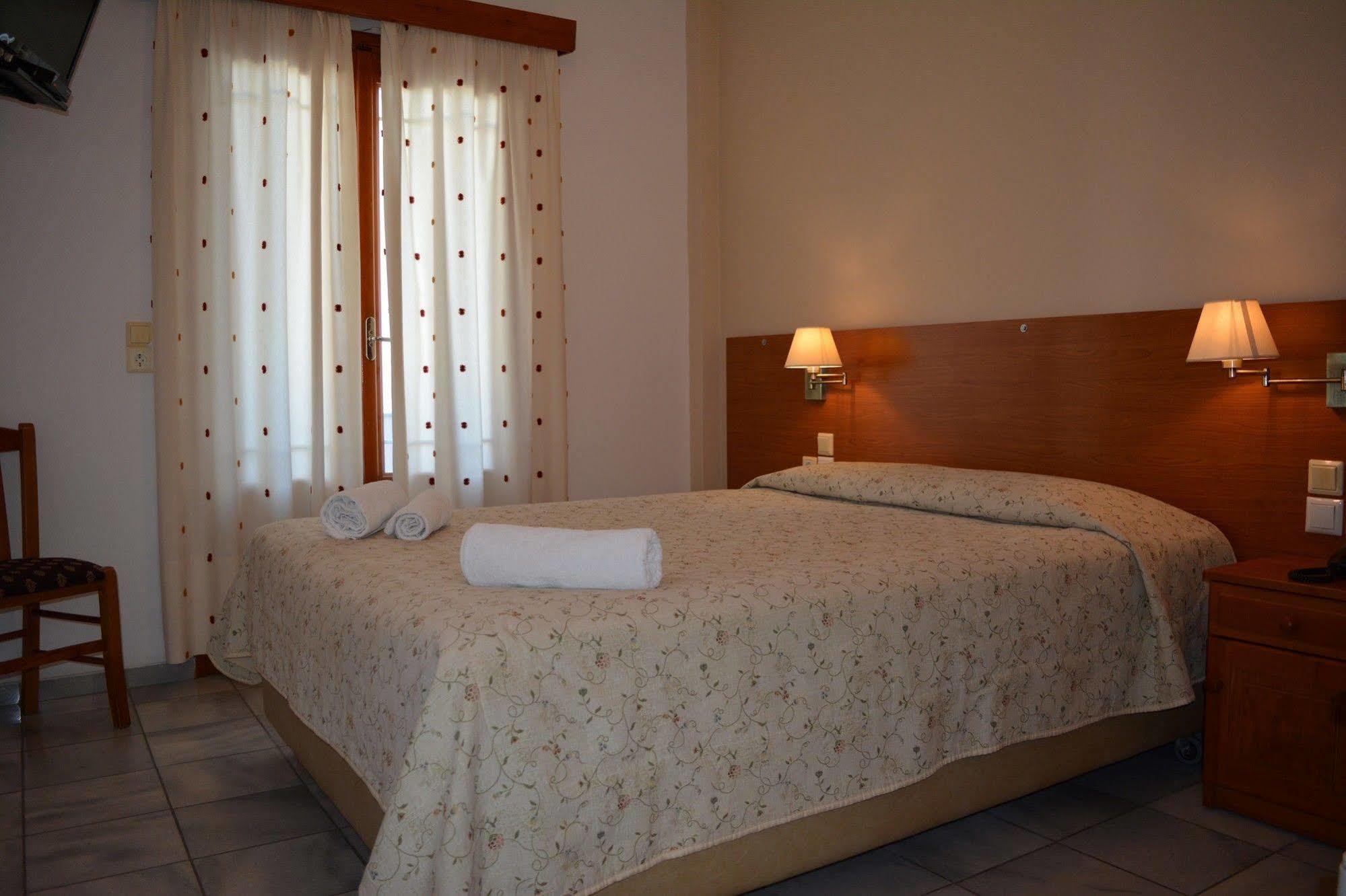 Anemomilos Aparthotel Fira (Santorini)