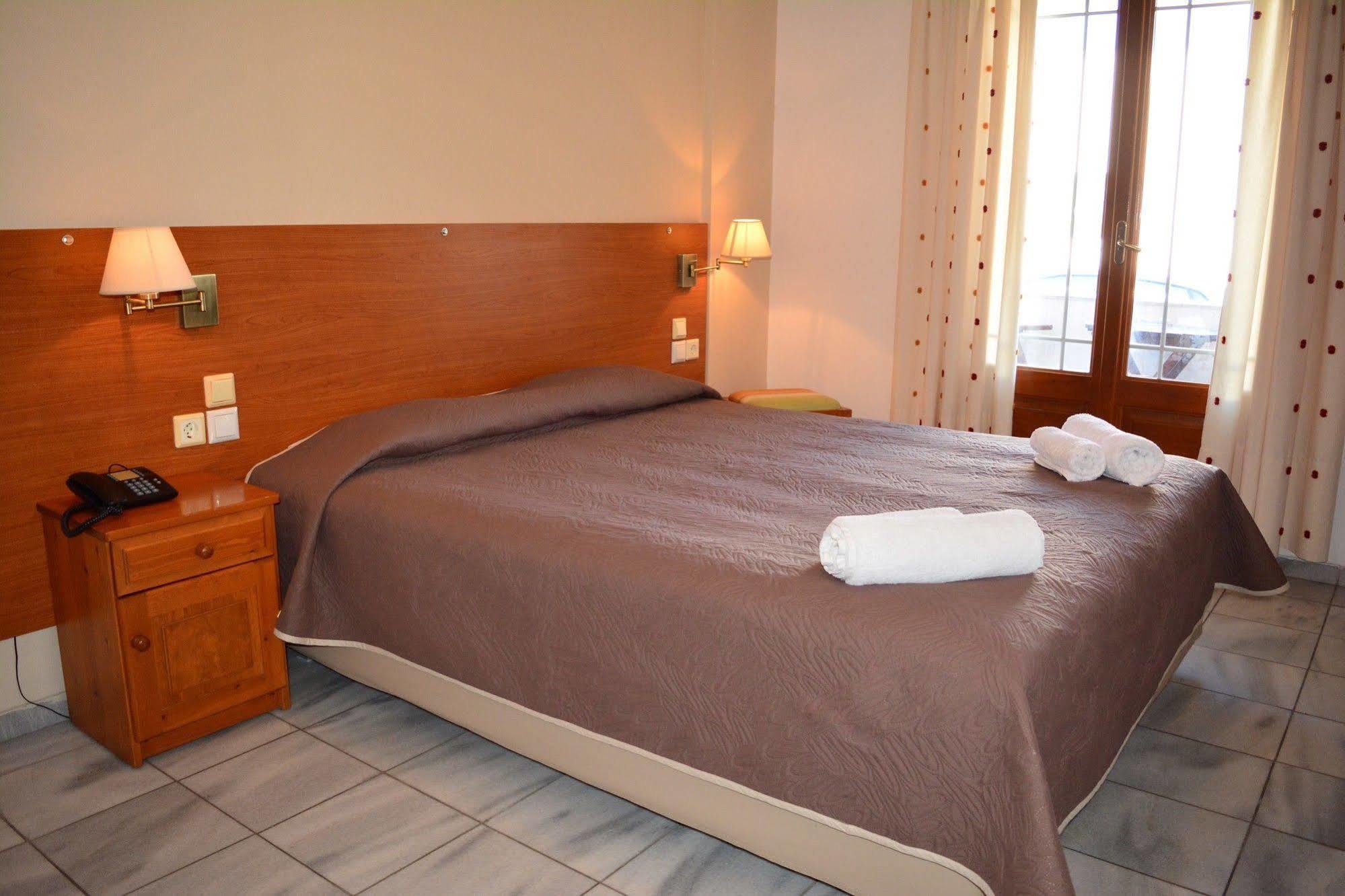 Anemomilos Aparthotel Fira (Santorini)