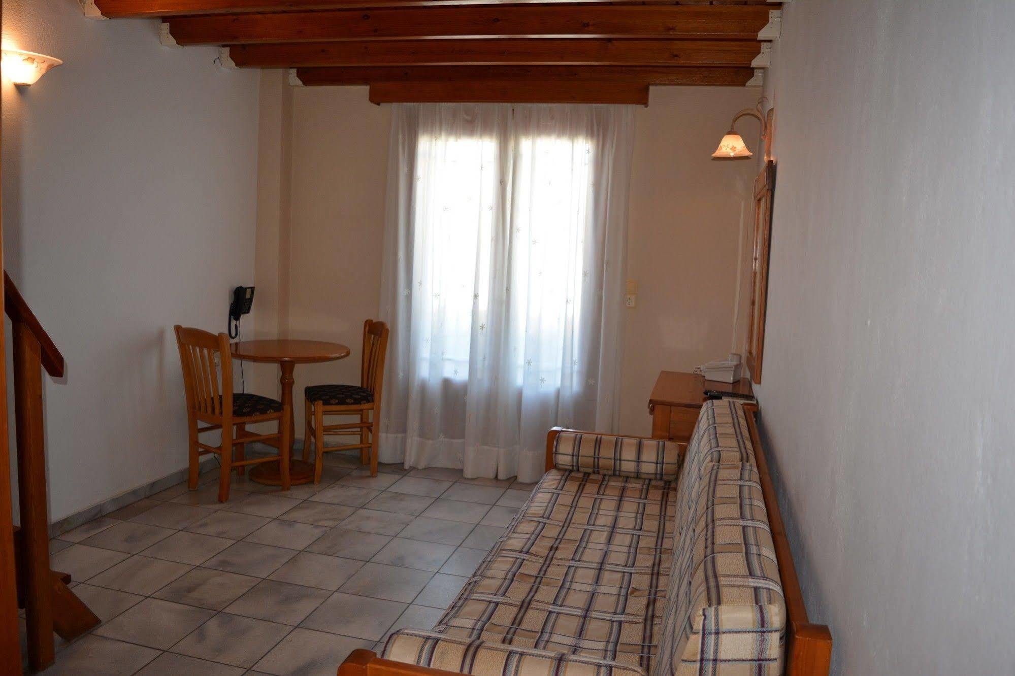Anemomilos Aparthotel Fira (Santorini)