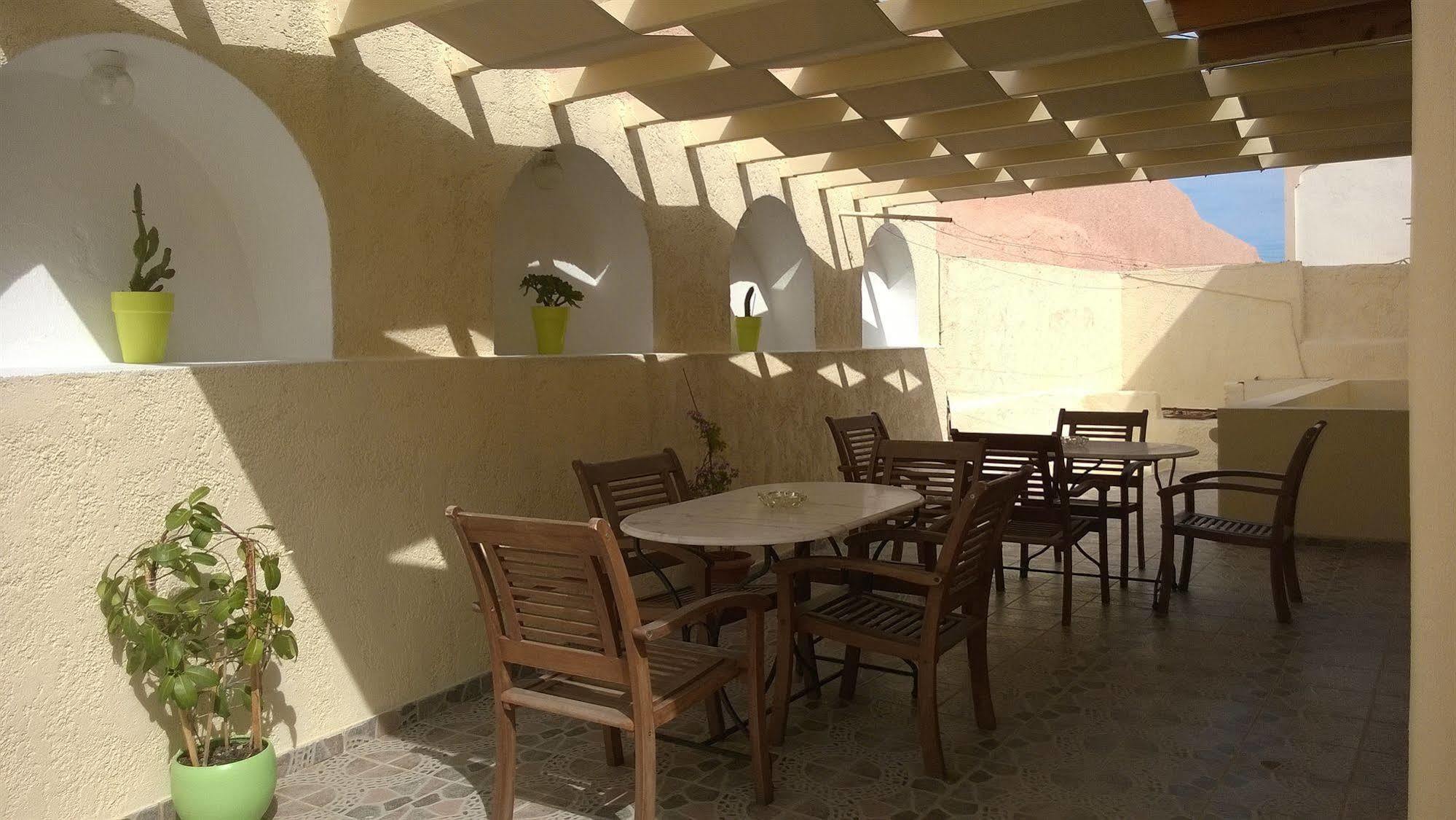 Anemomilos Aparthotel Fira (Santorini)