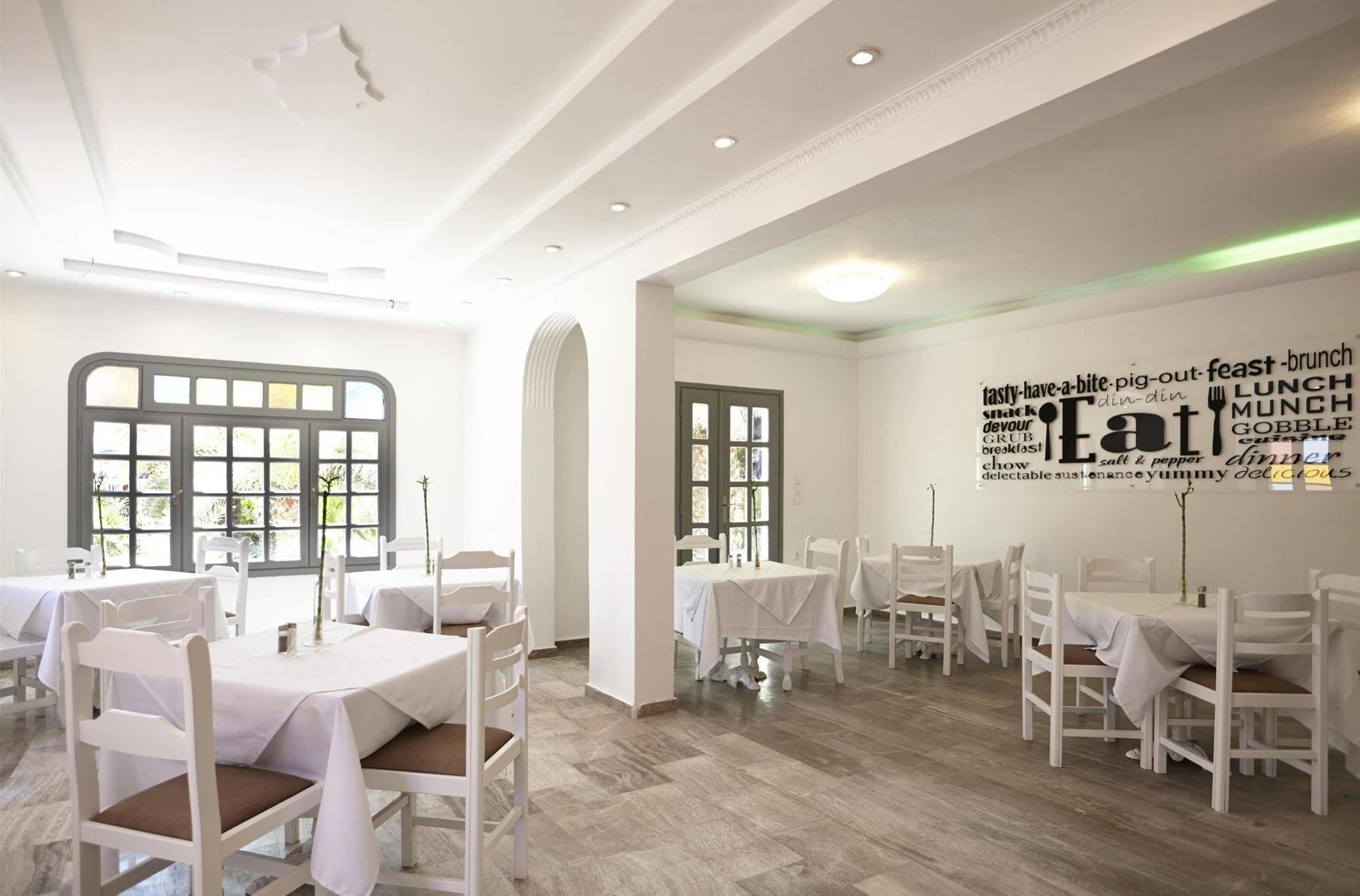 Fenix Hotel Perissa (Santorini)