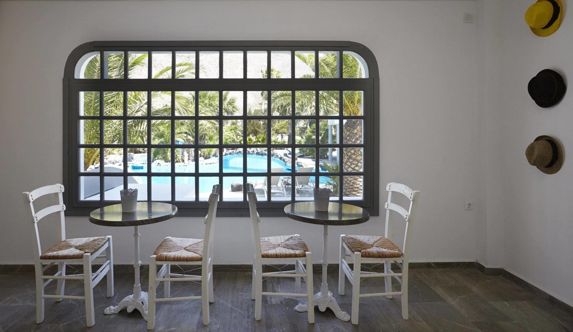 Fenix 4* Perissa (Santorini)