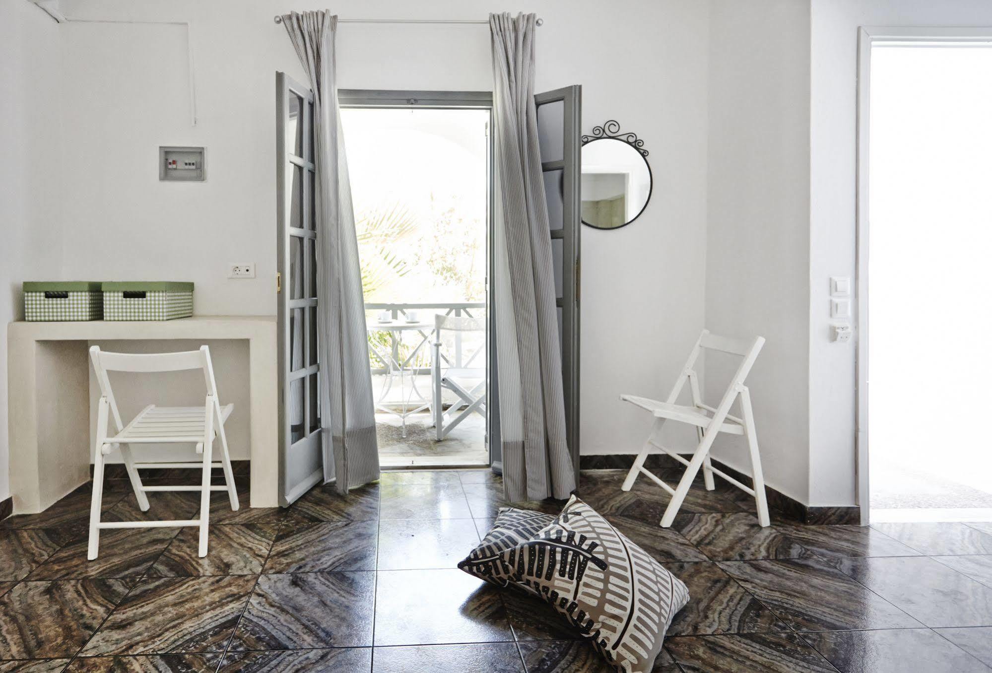 Fenix 4* Perissa (Santorini)
