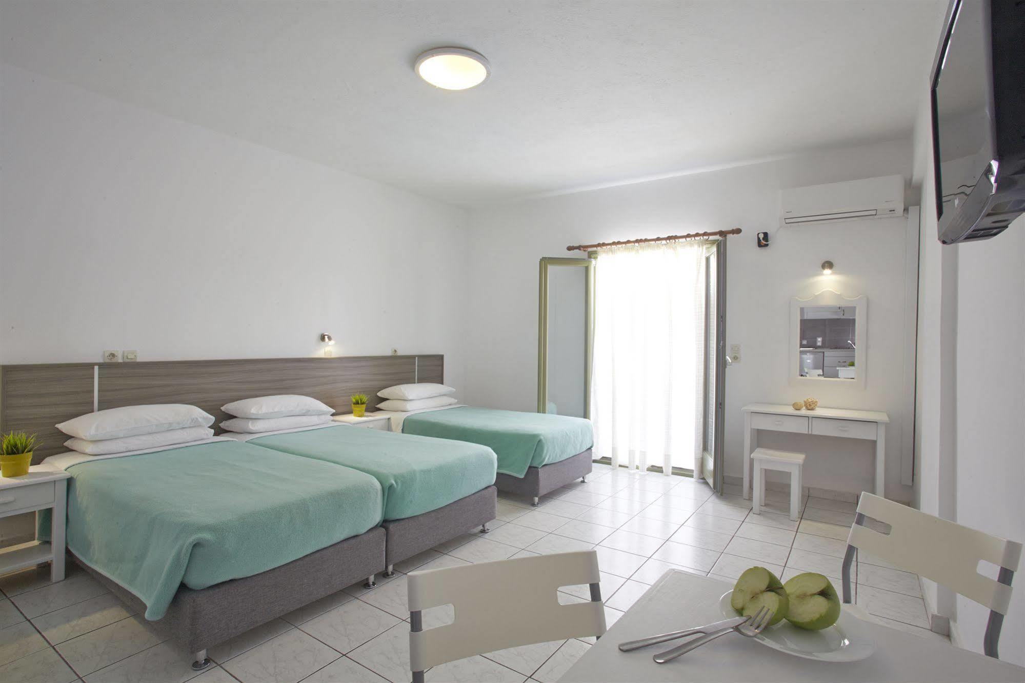 Aparthotel Marios Kamari (Santorini)