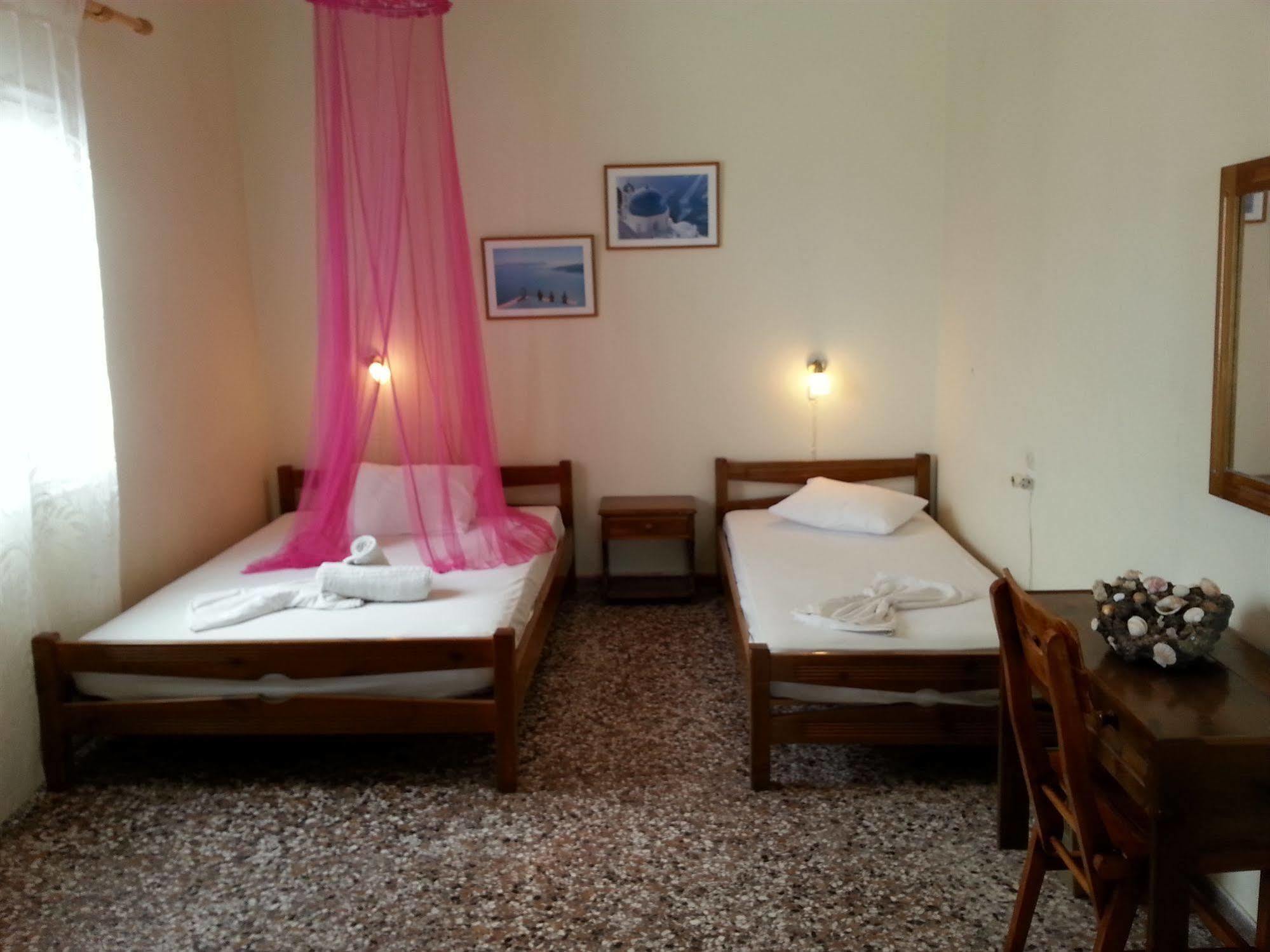 Livadaros 2* Karterados (Santorini)