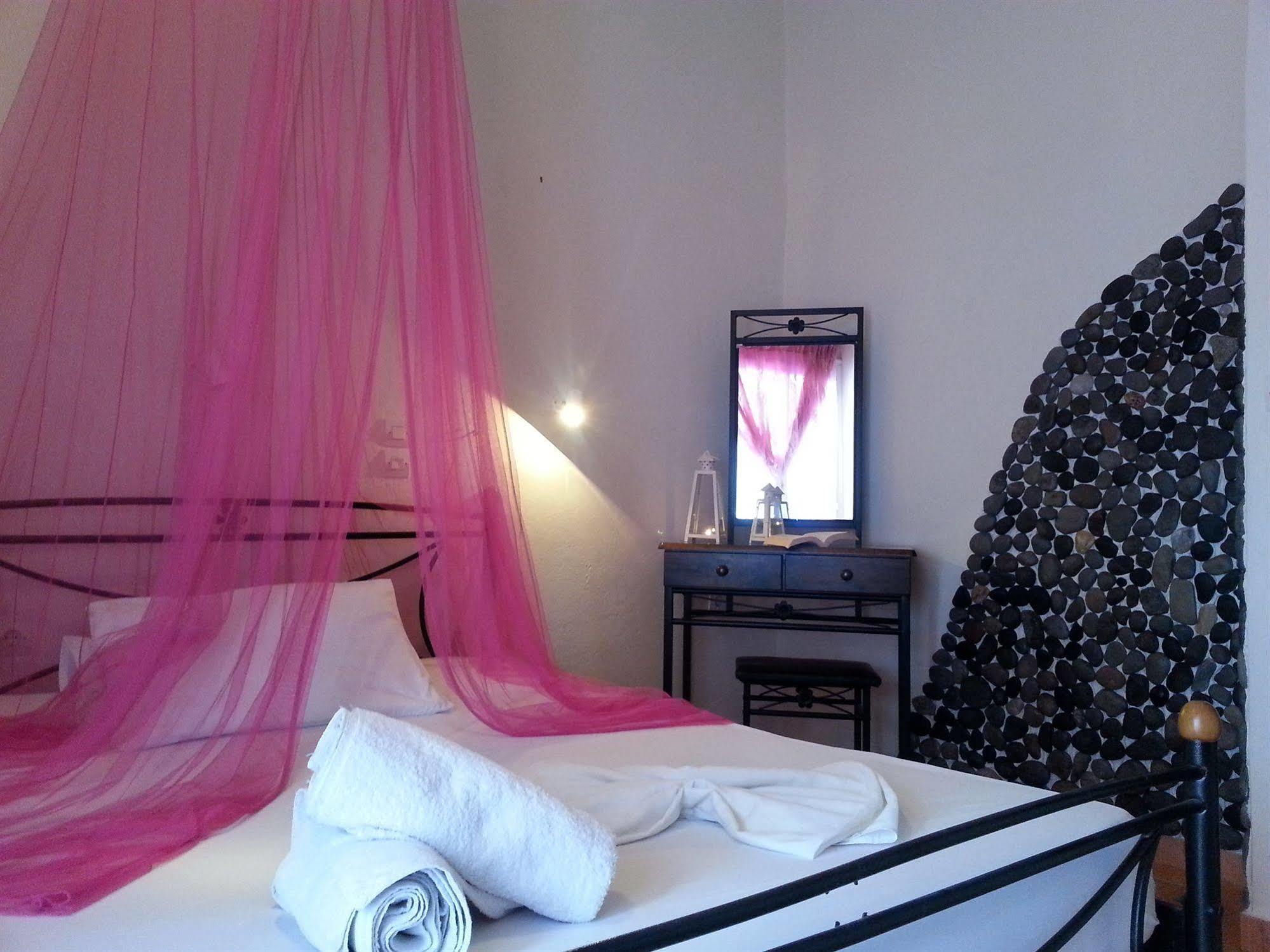Guest house Livadaros 2*