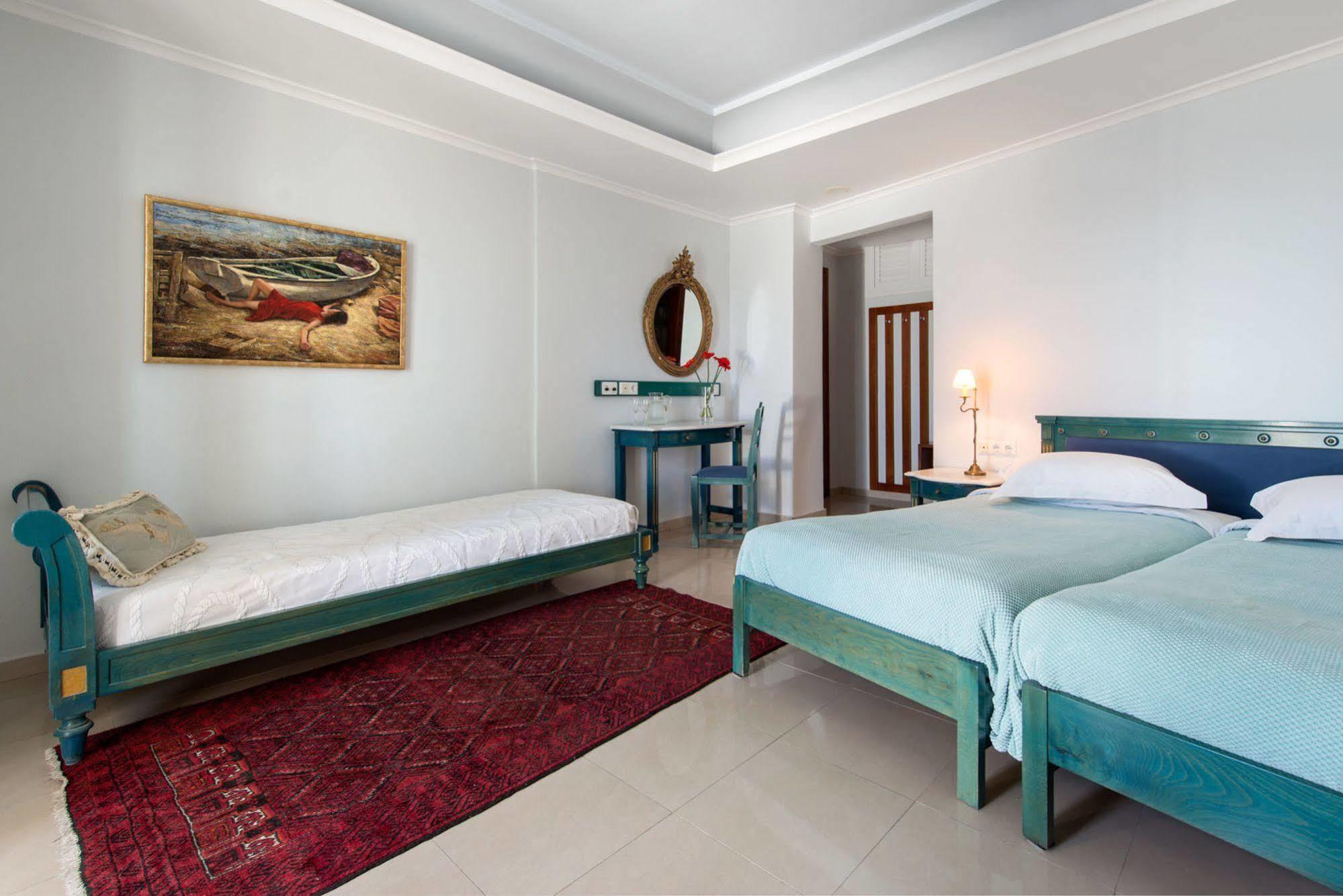 Renos Hotel