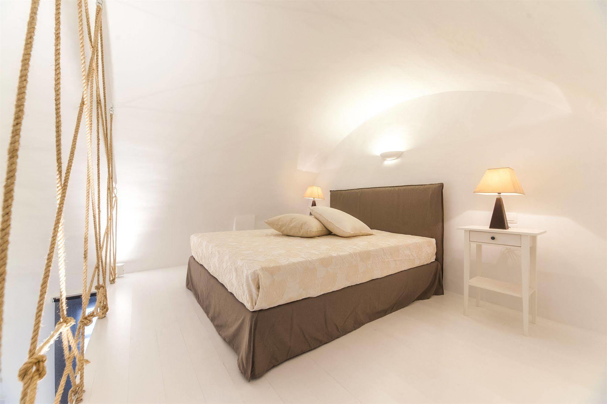 Artemis Hotel