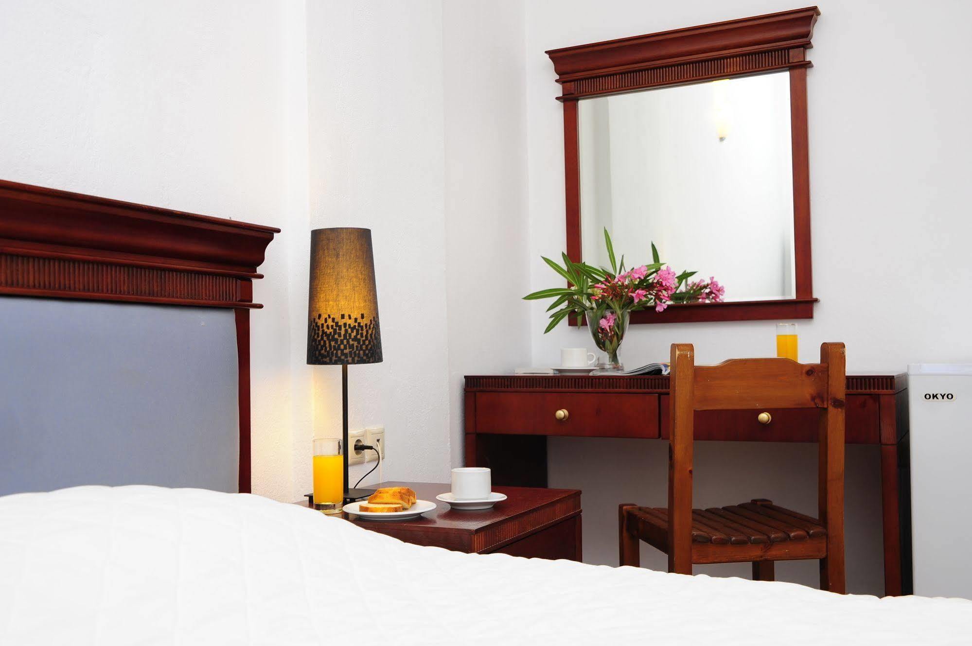 Solaris (adults Only) Fira (Santorini)