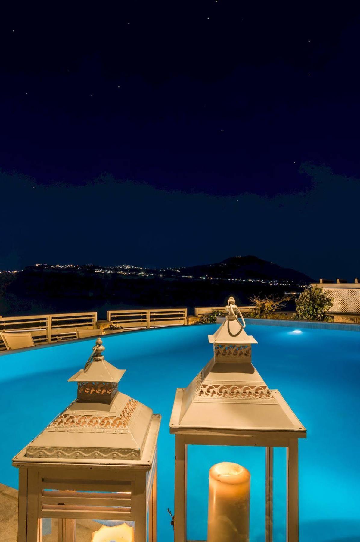 Michaela Akrotiri (Santorini)