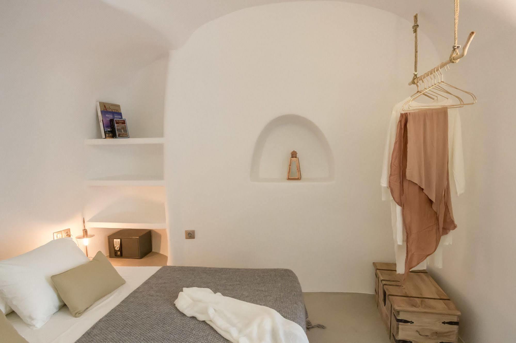 Cleo's Dream * Oia (Santorini)