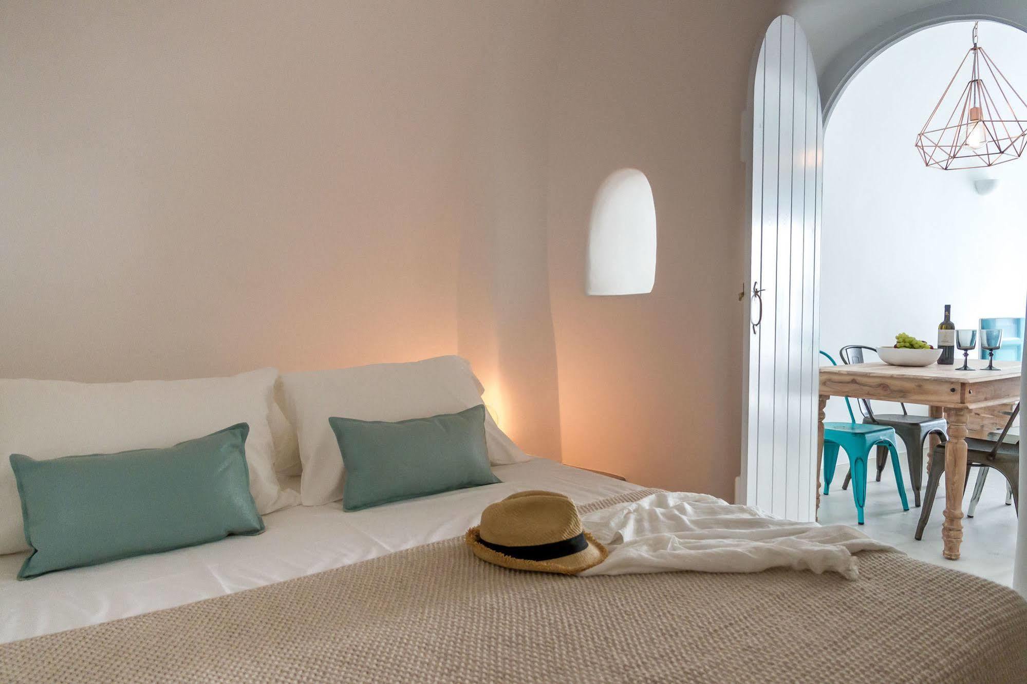 Cleo's Dream Oia (Santorini)
