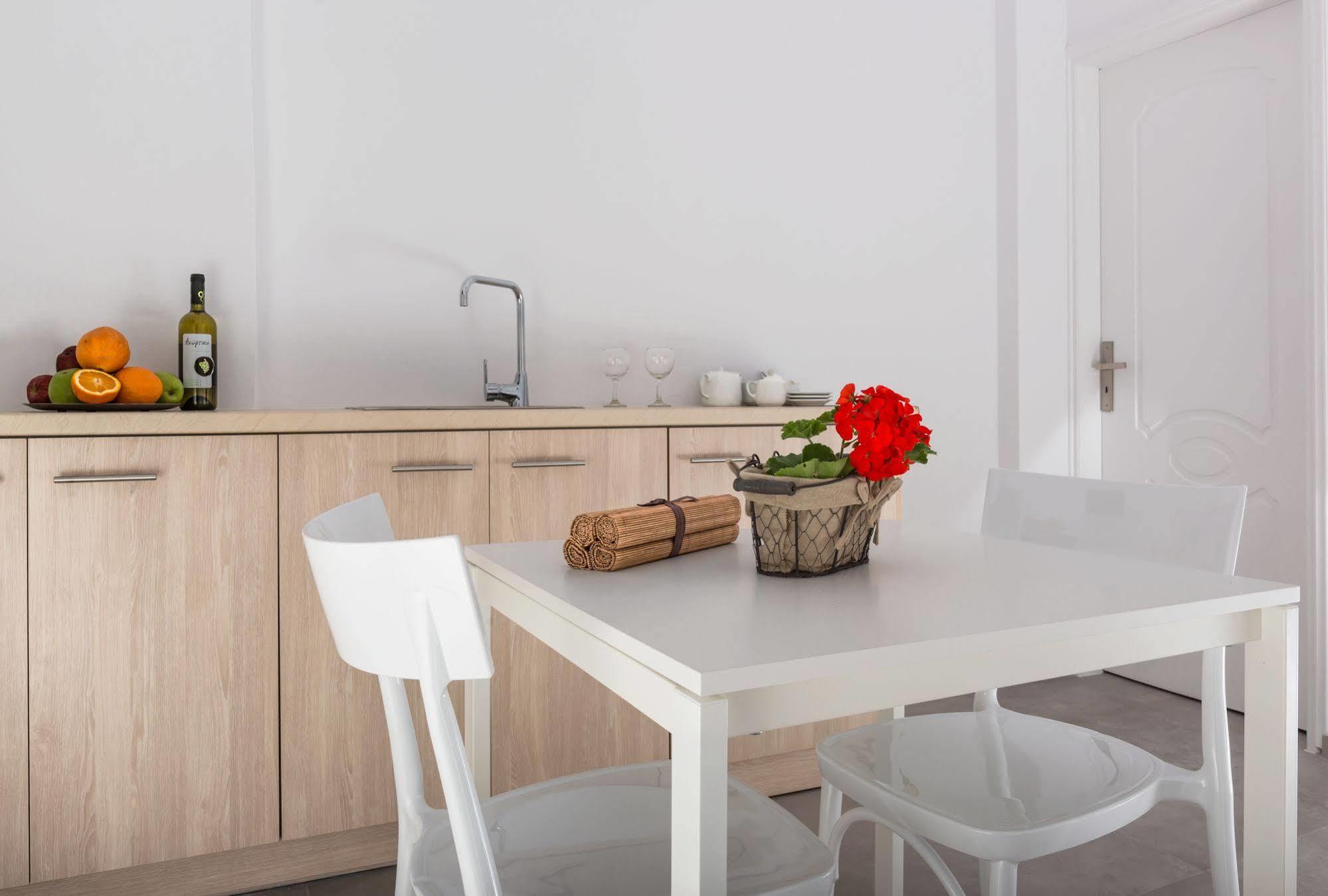 Eucalyptus Hotel Messaria (Santorini)