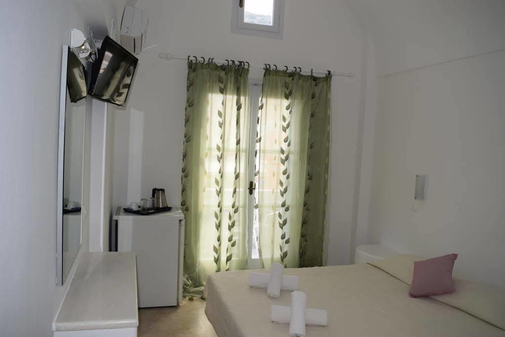 Guest house Join Us Cost Kamari (Santorini)