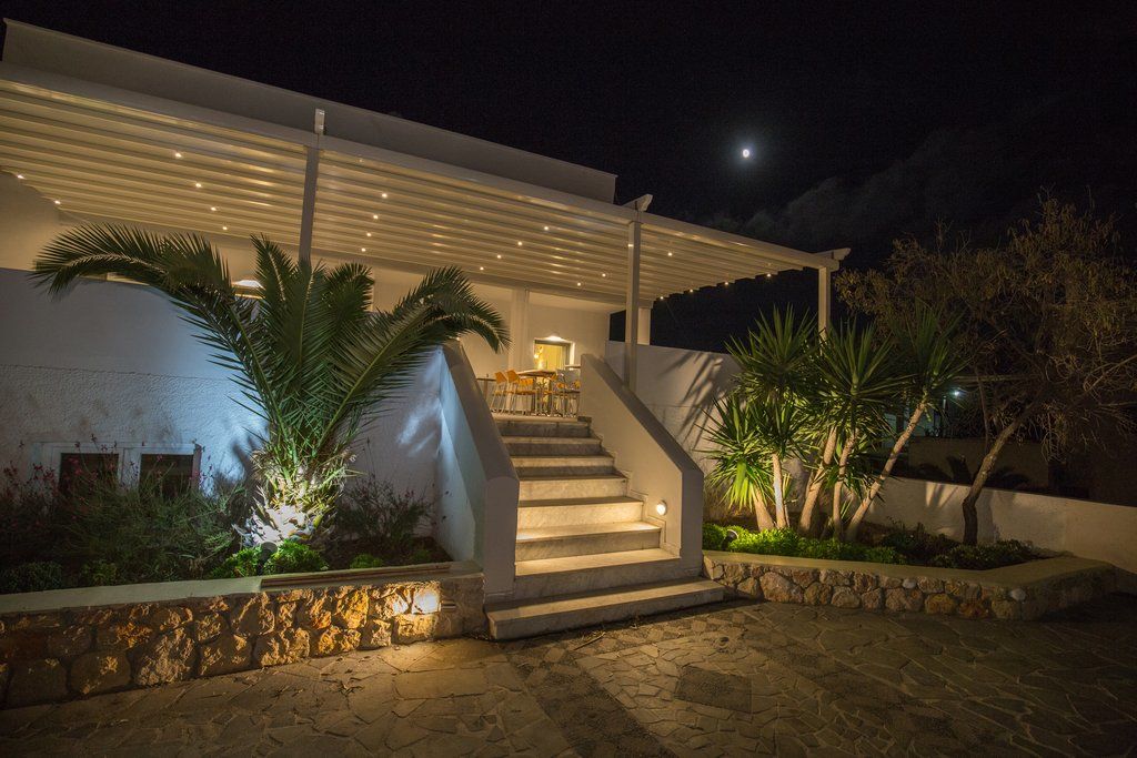 Hotel Omiros Messaria (Santorini)