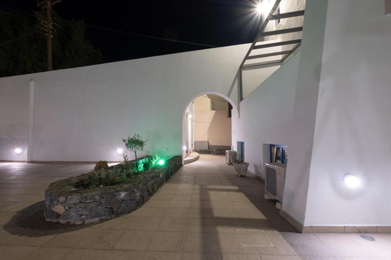 Tristhenia 3* Perissa (Santorini)