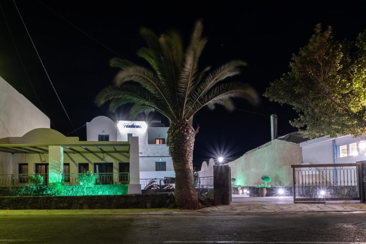 Tristhenia Aparthotel Perissa (Santorini)