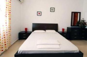 Hotel Manos Small World 3*