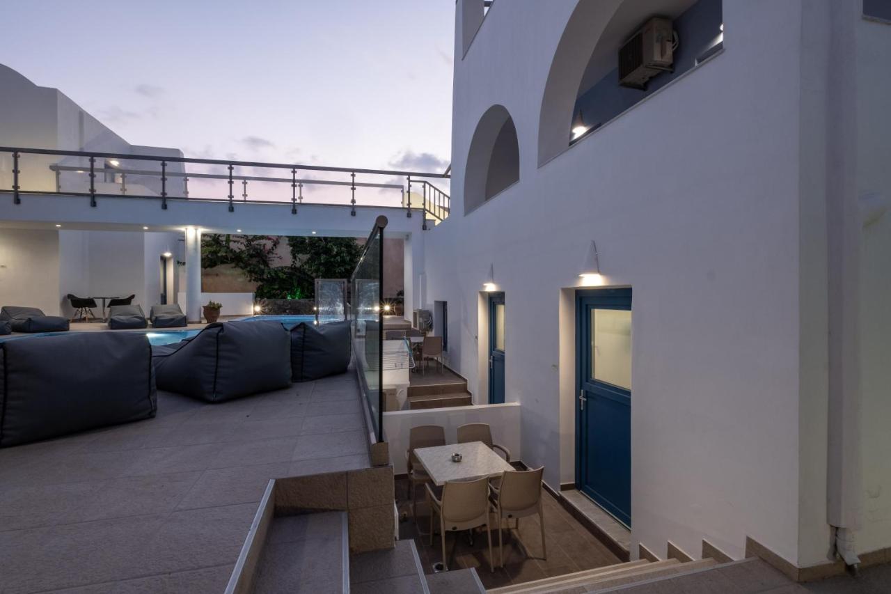 Tristhenia 3* Perissa (Santorini)
