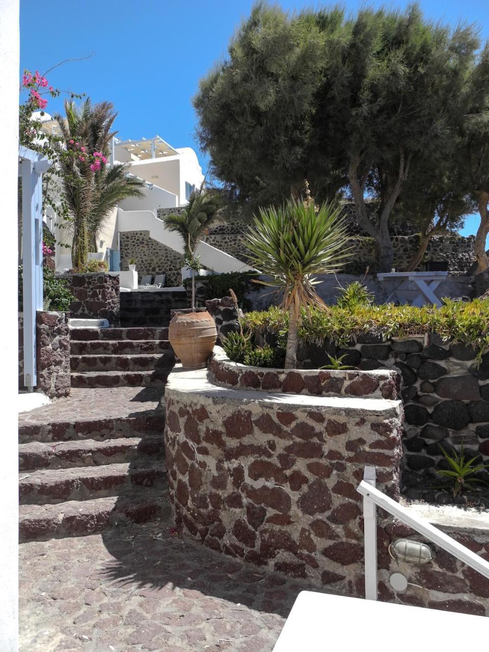 Hotel Akrotiri 2*
