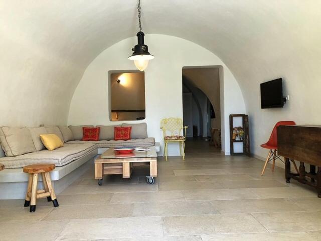 Mantilida Villa *