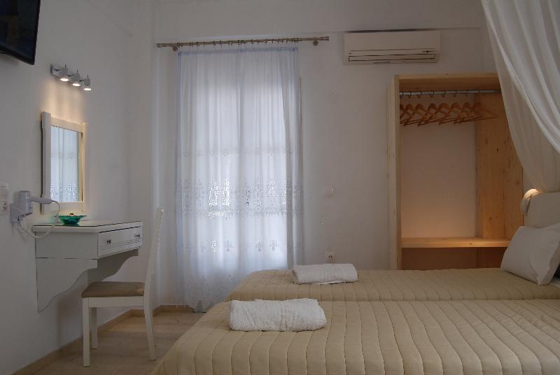Aretousa Aparthotel Perissa (Santorini)