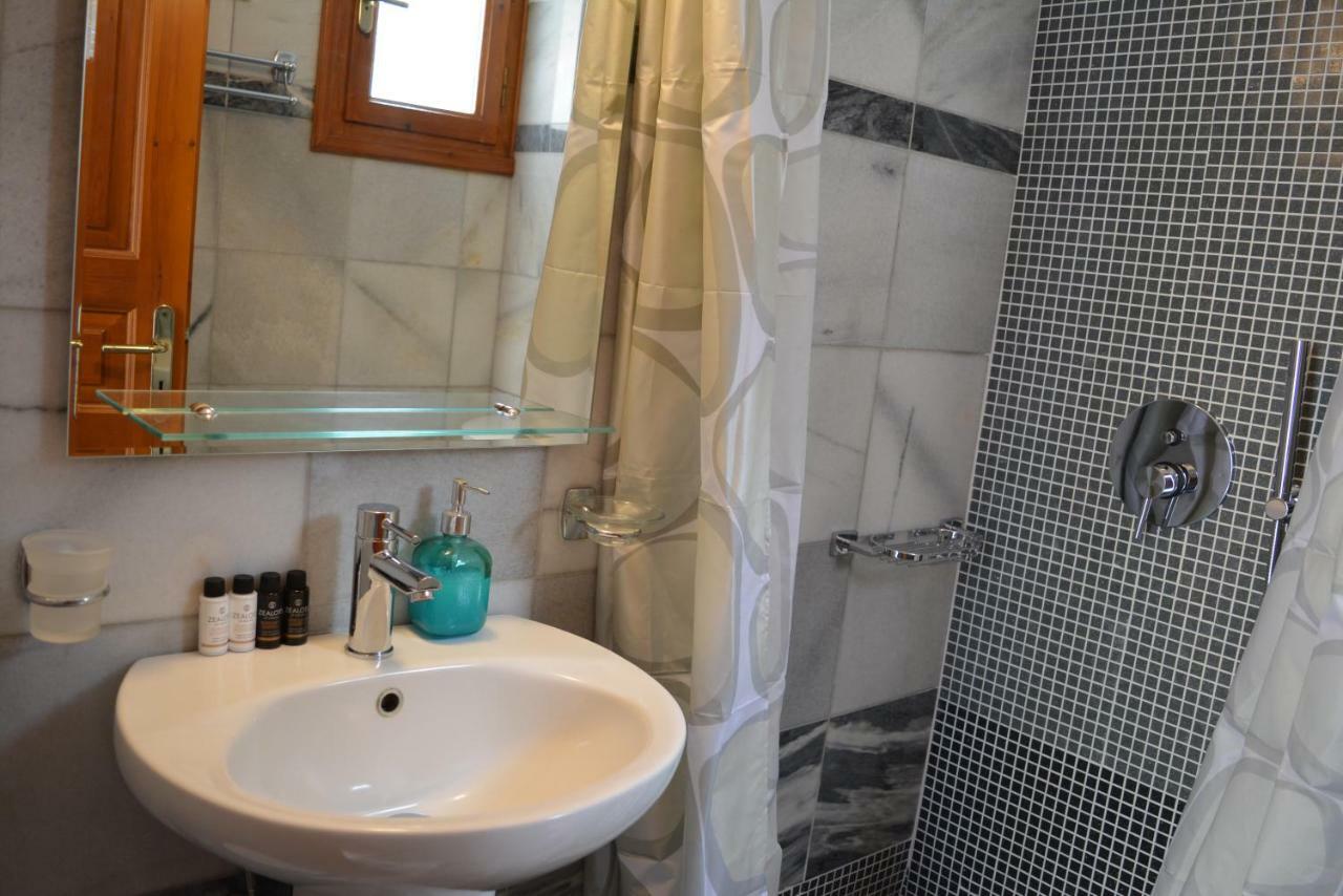 Anemomilos Aparthotel Fira (Santorini)