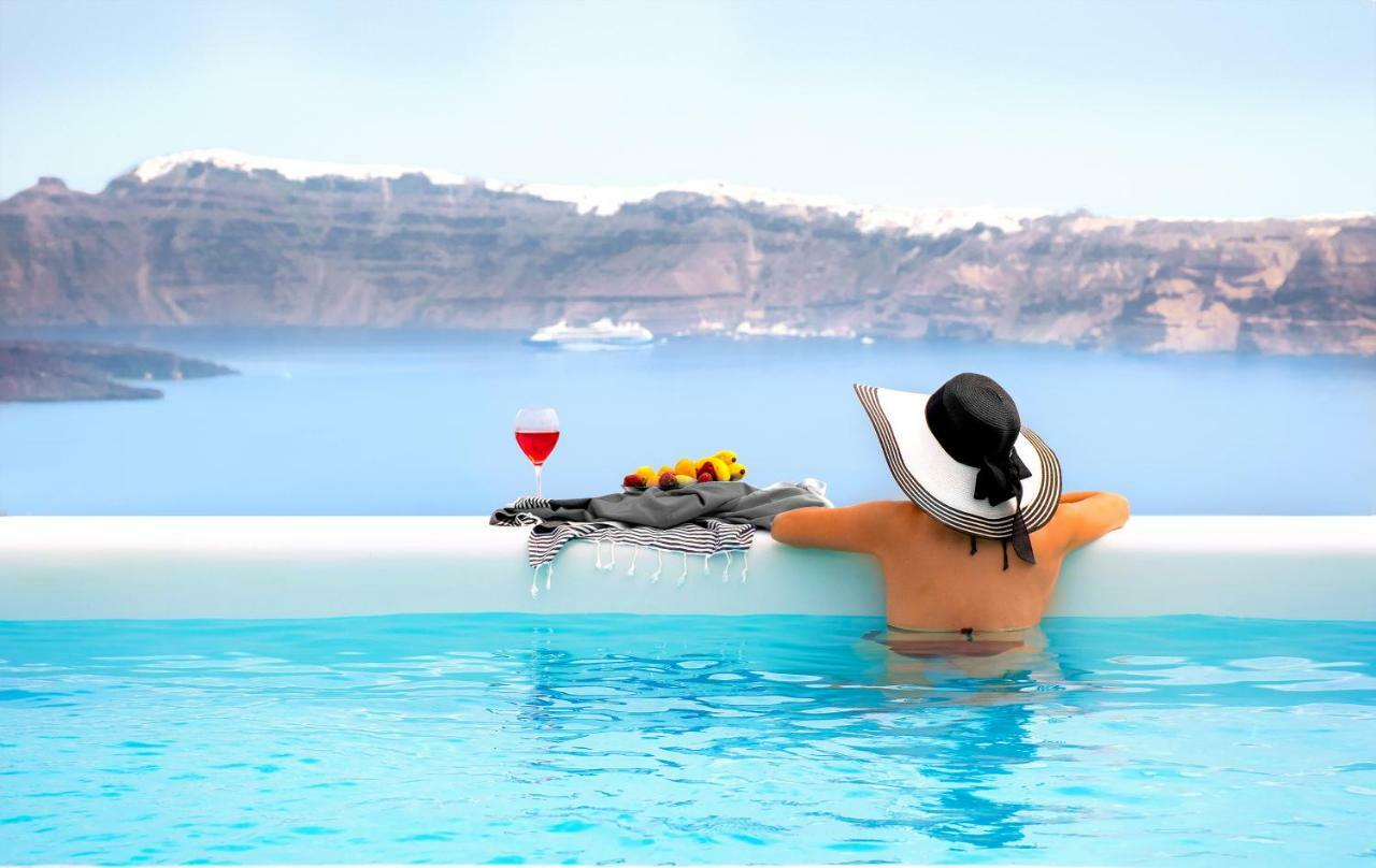 Cape 9 & Hotel Akrotiri (Santorini)