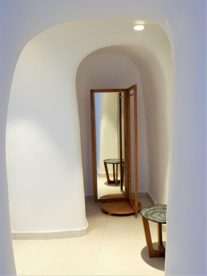 Iriana Suites *