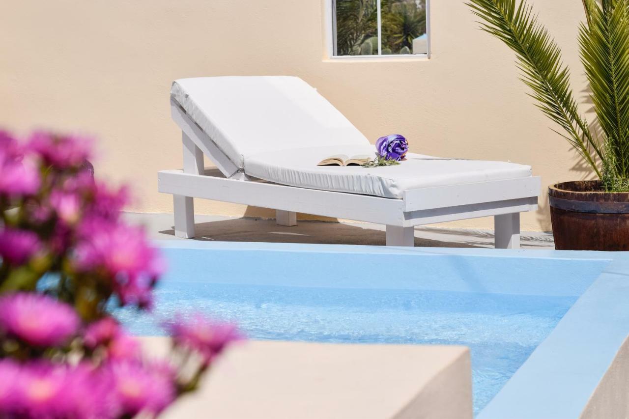 Marina's * Perivolos (Santorini)